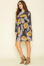 Load image into Gallery viewer, Plus Emilia
