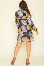 Load image into Gallery viewer, Plus Emilia
