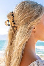 Load image into Gallery viewer, Resin Loop Claw Clip
