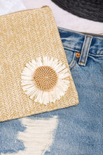 Load image into Gallery viewer, Daisy
